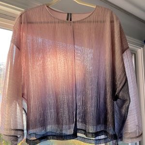 Understated top that glitters & flows